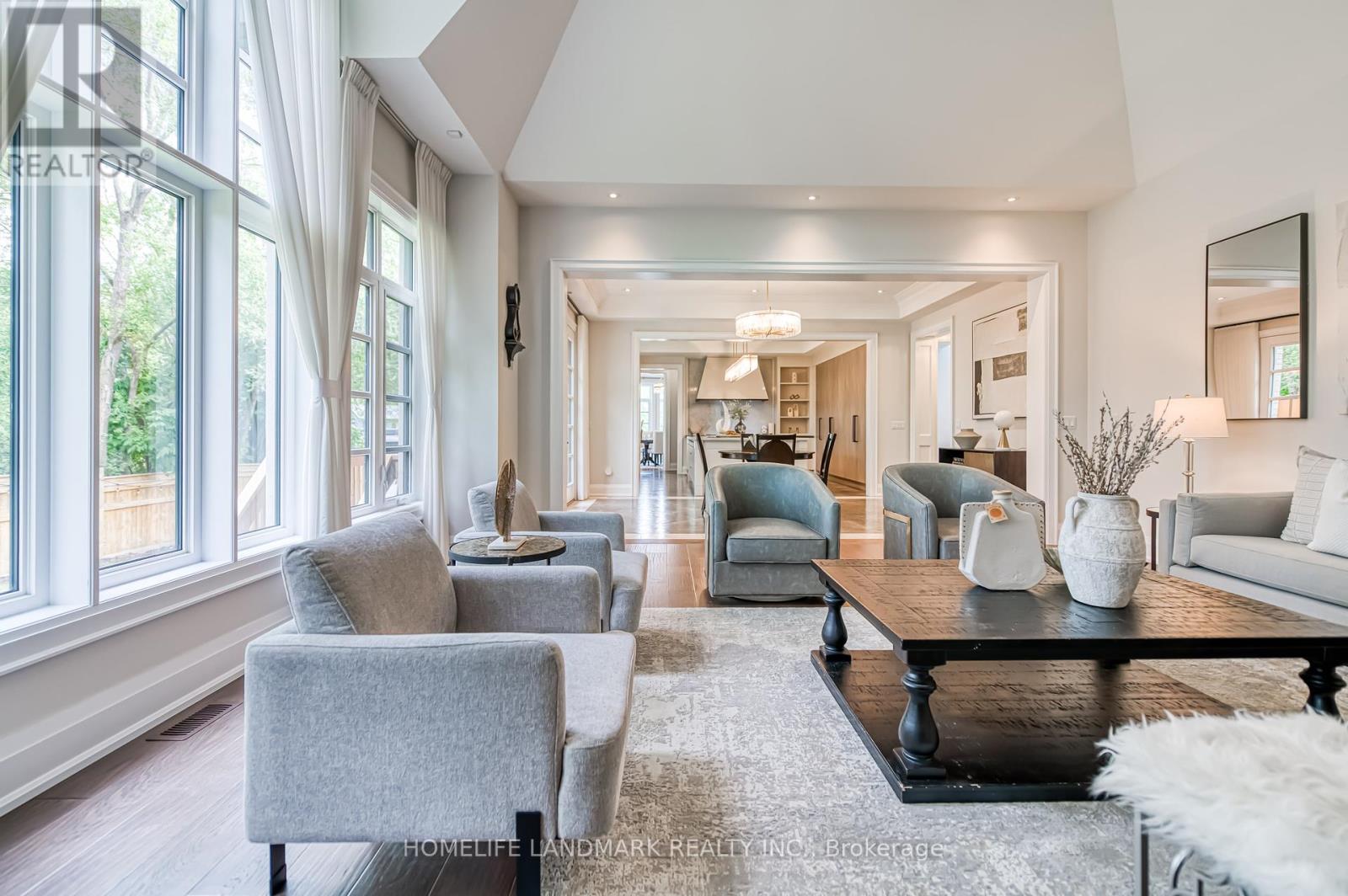 1199 Lakeshore Road W, Oakville, Ontario  L6L 0G5 - Photo 21 - W12374598