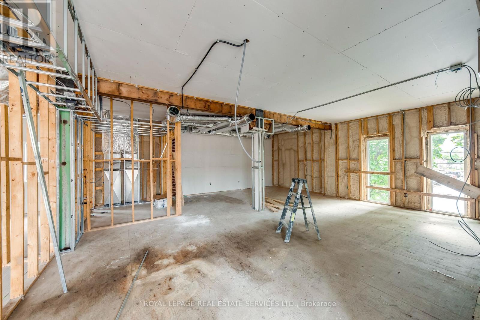 200 - 401 Victoria Avenue N, Hamilton, Ontario  L8L 5G7 - Photo 3 - X12374589