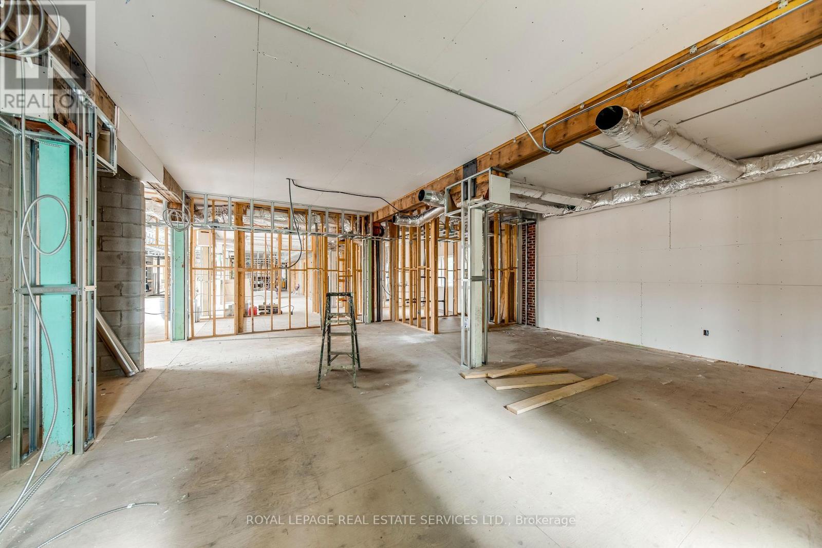 200 - 401 Victoria Avenue N, Hamilton, Ontario  L8L 5G7 - Photo 4 - X12374589