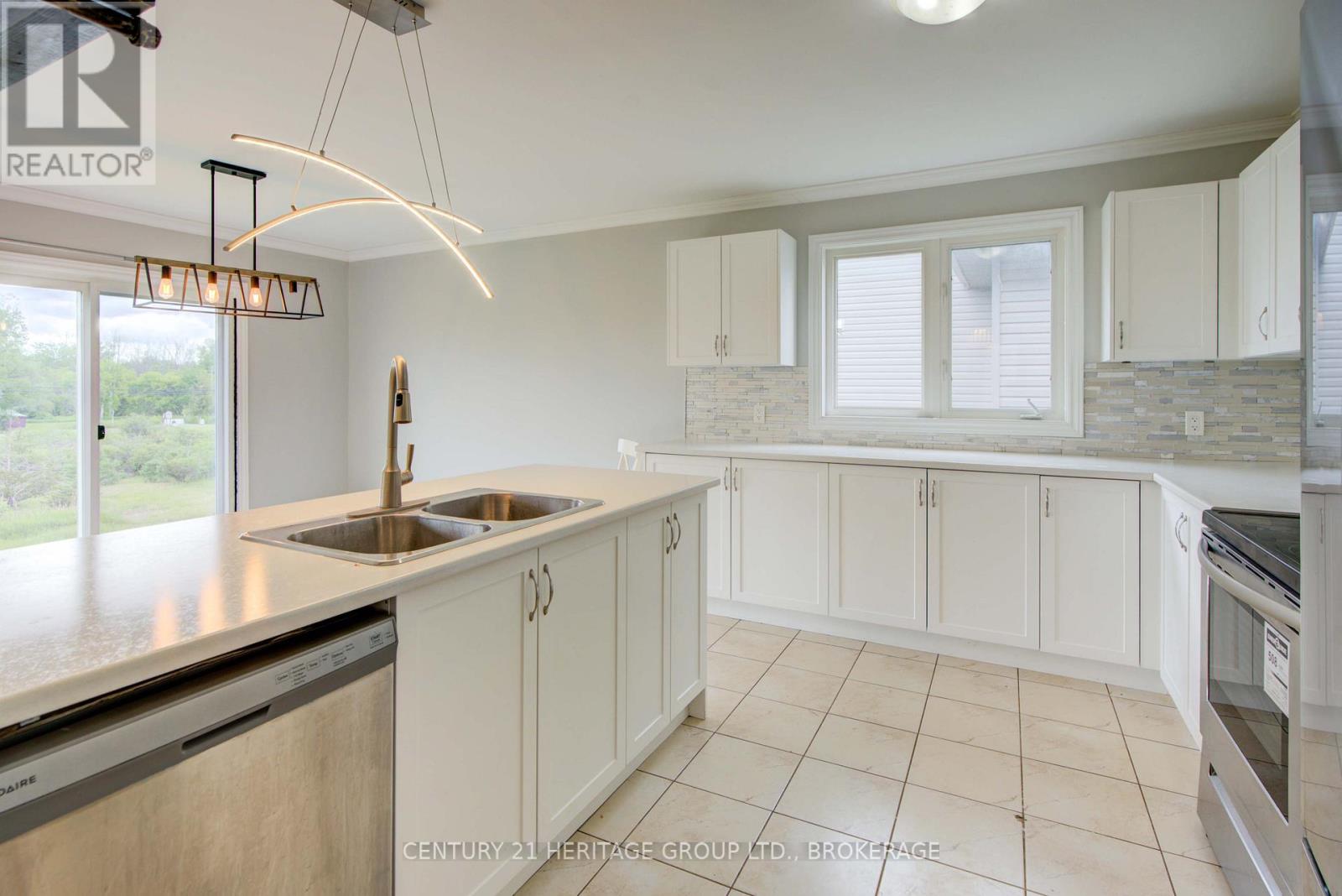 104 Brennan Crescent, Loyalist, Ontario  K0H 2H0 - Photo 47 - X12374890