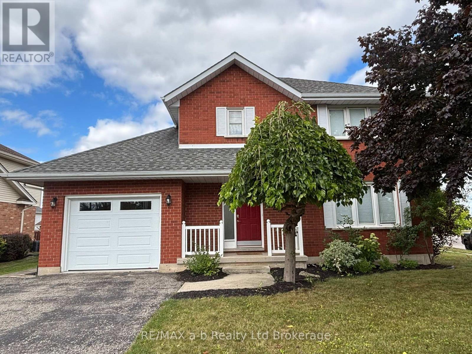 322 Lansdowne Avenue, Woodstock, Ontario  N4T 1M8 - Photo 1 - X12292369