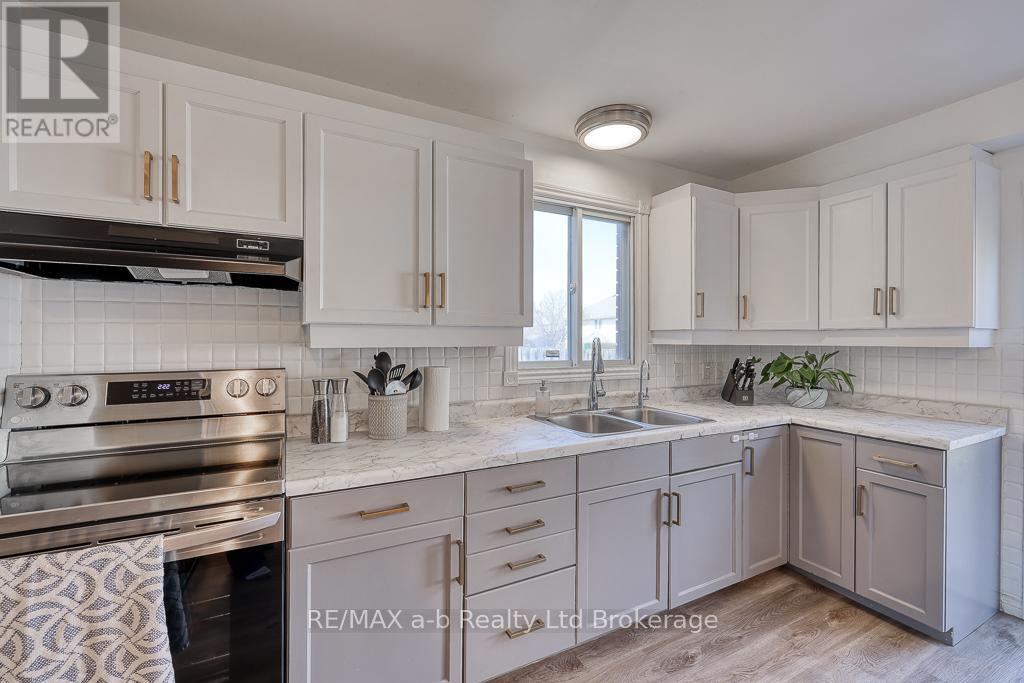 322 Lansdowne Avenue, Woodstock, Ontario  N4T 1M8 - Photo 8 - X12292369