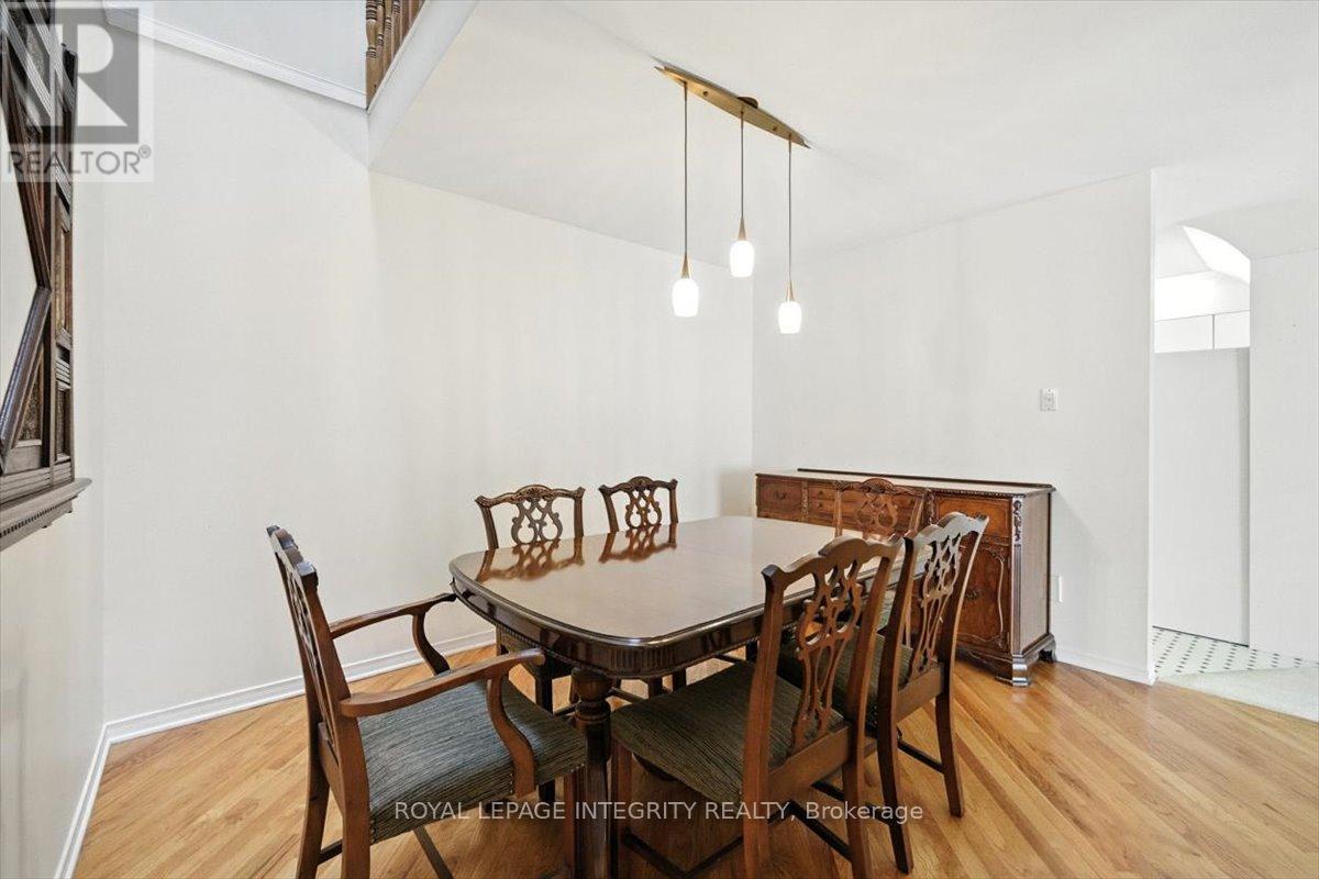 17 Columbus Avenue, Ottawa, Ontario  K1K 1R2 - Photo 12 - X12374893