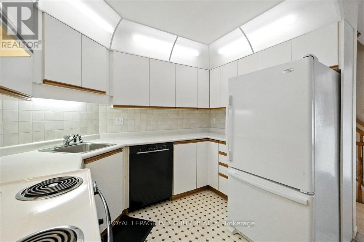 17 Columbus Avenue, Ottawa, Ontario  K1K 1R2 - Photo 15 - X12374893