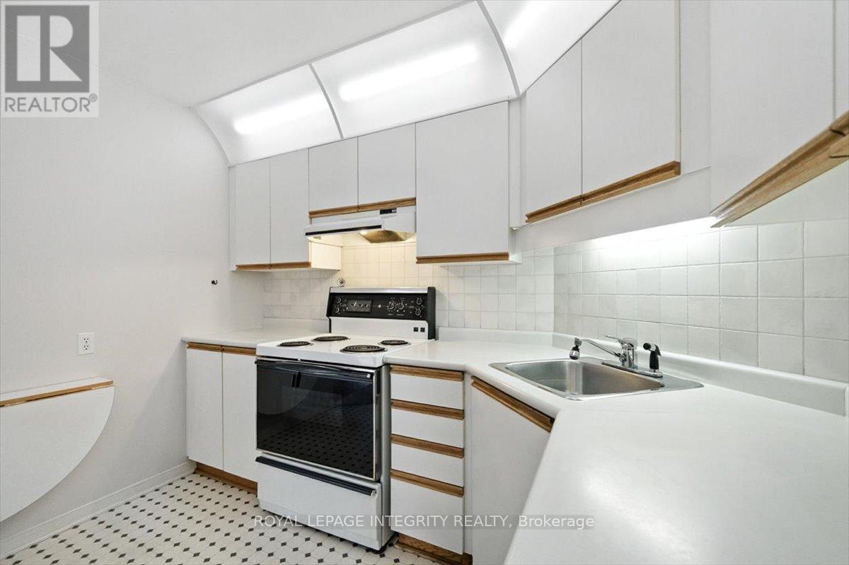 17 Columbus Avenue, Ottawa, Ontario  K1K 1R2 - Photo 16 - X12374893