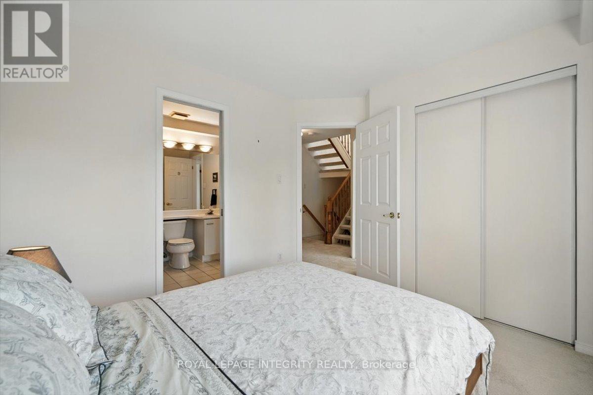 17 Columbus Avenue, Ottawa, Ontario  K1K 1R2 - Photo 20 - X12374893