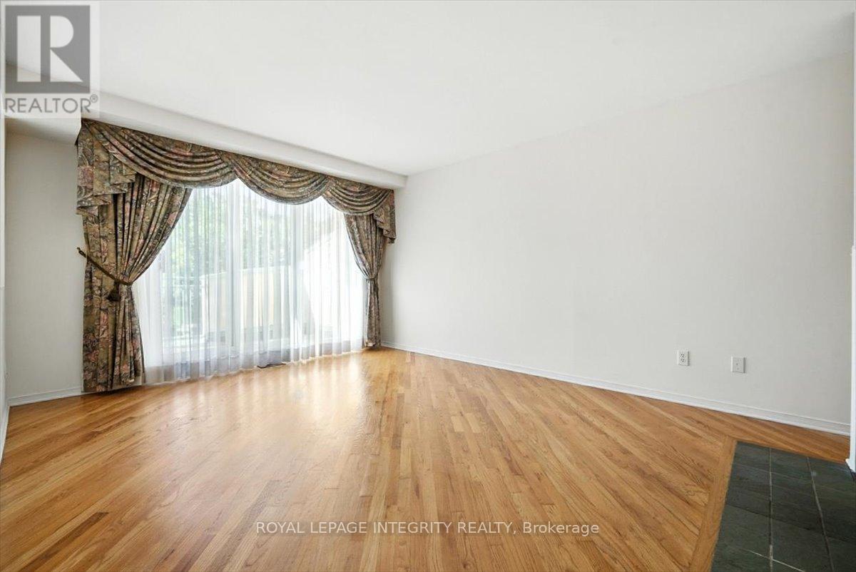 17 Columbus Avenue, Ottawa, Ontario  K1K 1R2 - Photo 6 - X12374893