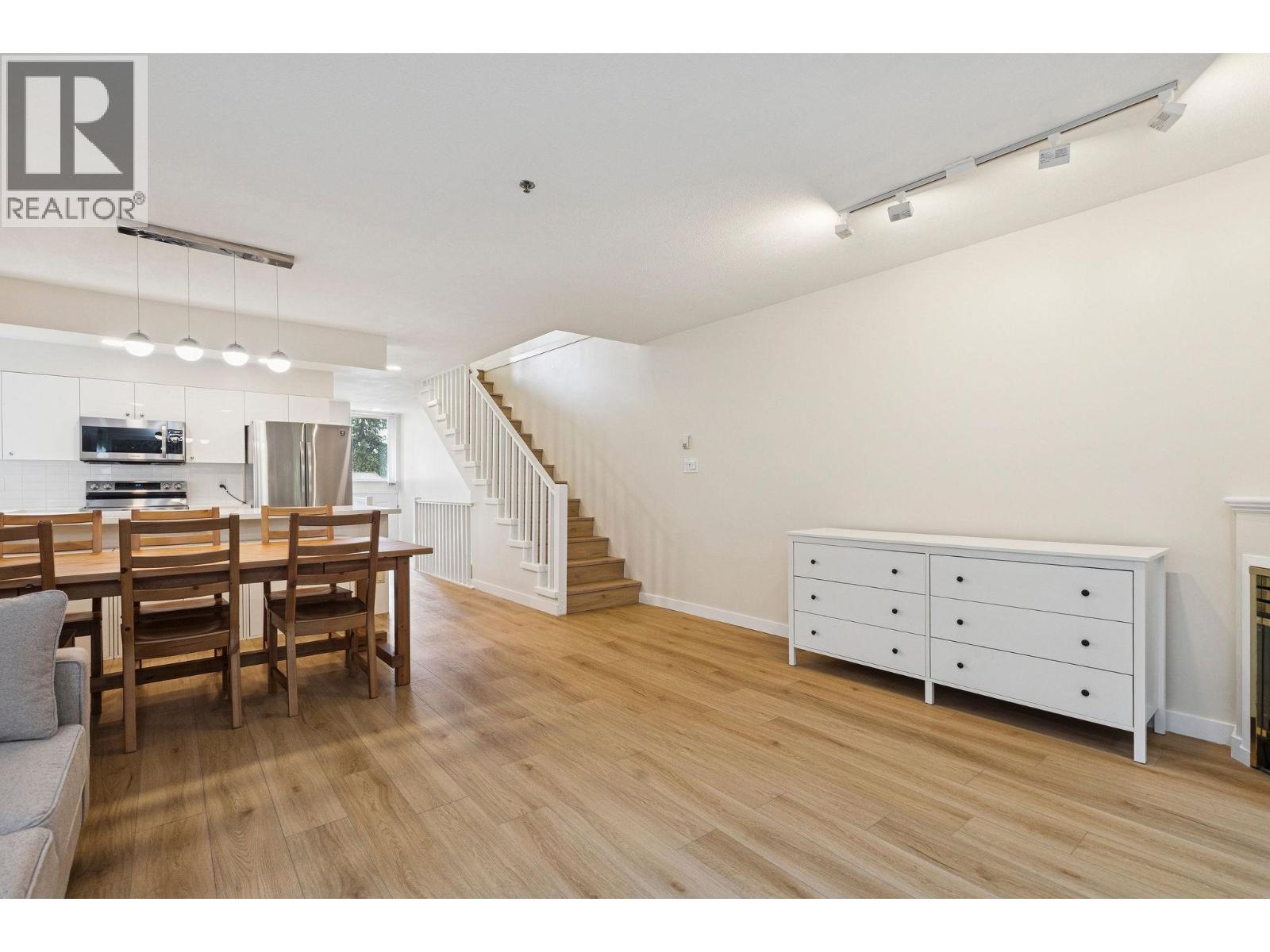 3379 Fieldstone Avenue, Vancouver, British Columbia  V5S 4R9 - Photo 6 - R3042107