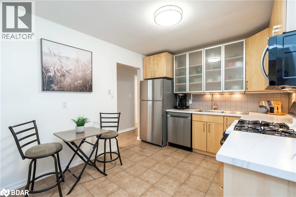 6 Walker Avenue, Orillia, Ontario  L3V 6G7 - Photo 4 - 40760860