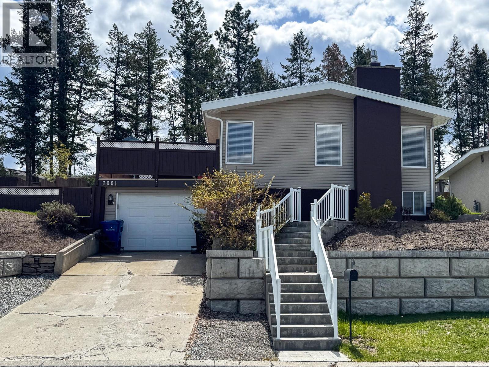 2001 7th Street S, Cranbrook, British Columbia  V1C 4L3 - Photo 1 - 10361332