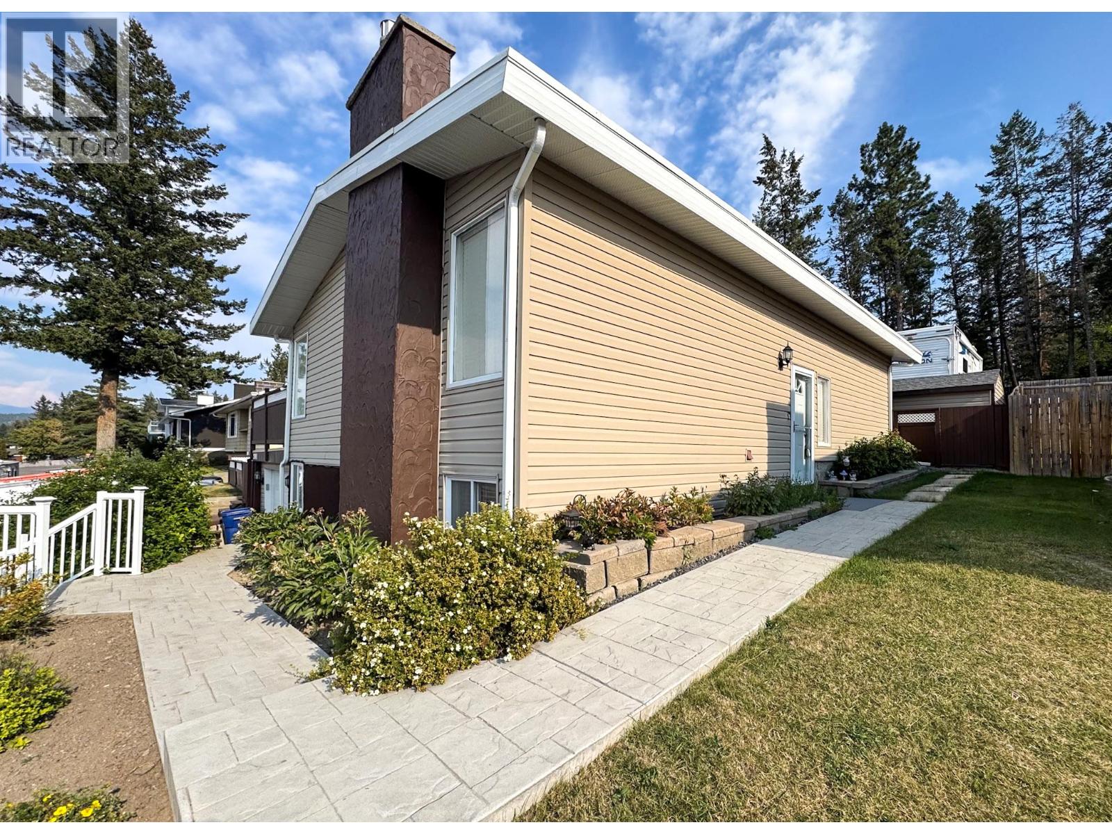 2001 7th Street S, Cranbrook, British Columbia  V1C 4L3 - Photo 2 - 10361332