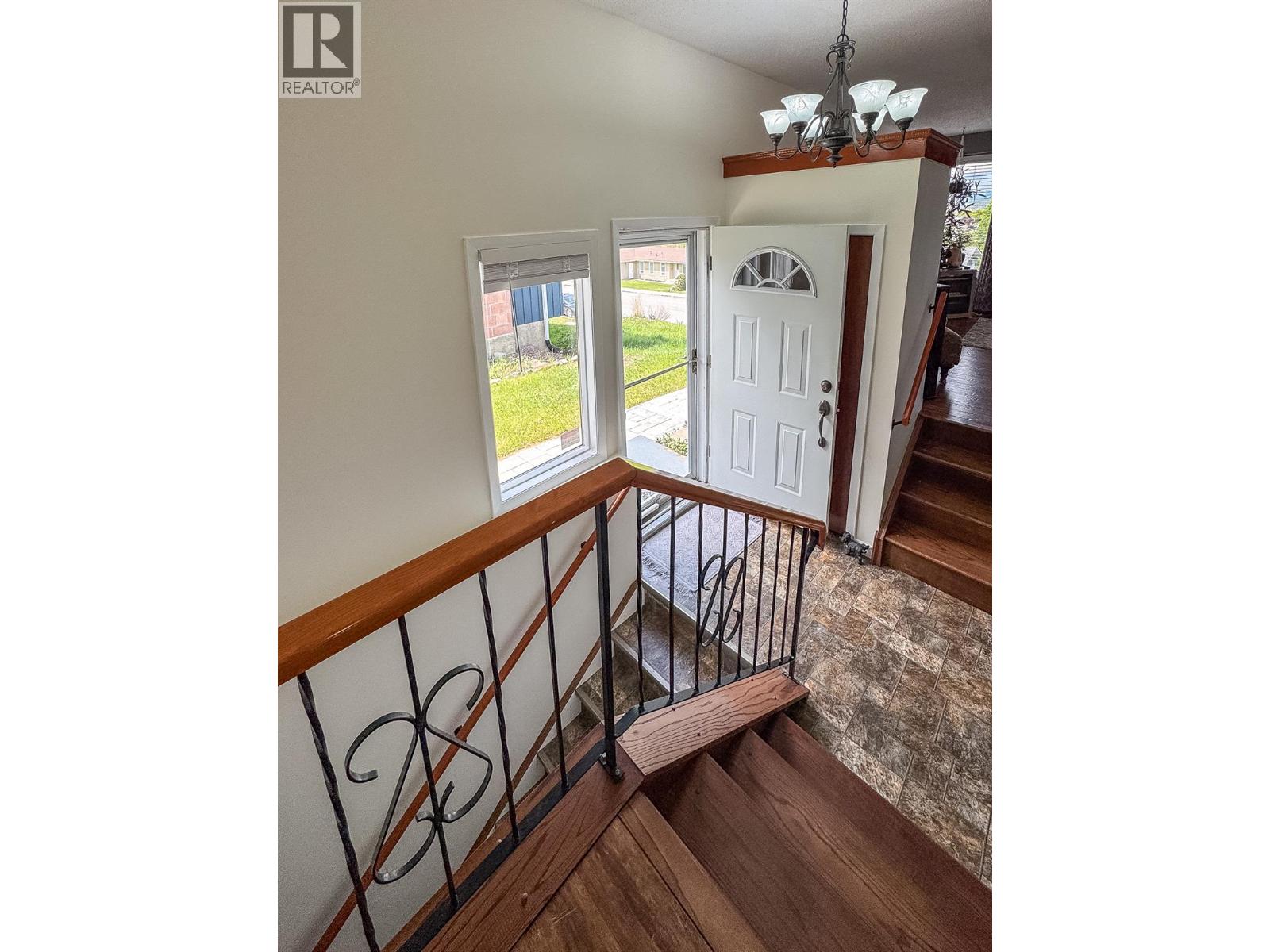 2001 7th Street S, Cranbrook, British Columbia  V1C 4L3 - Photo 4 - 10361332