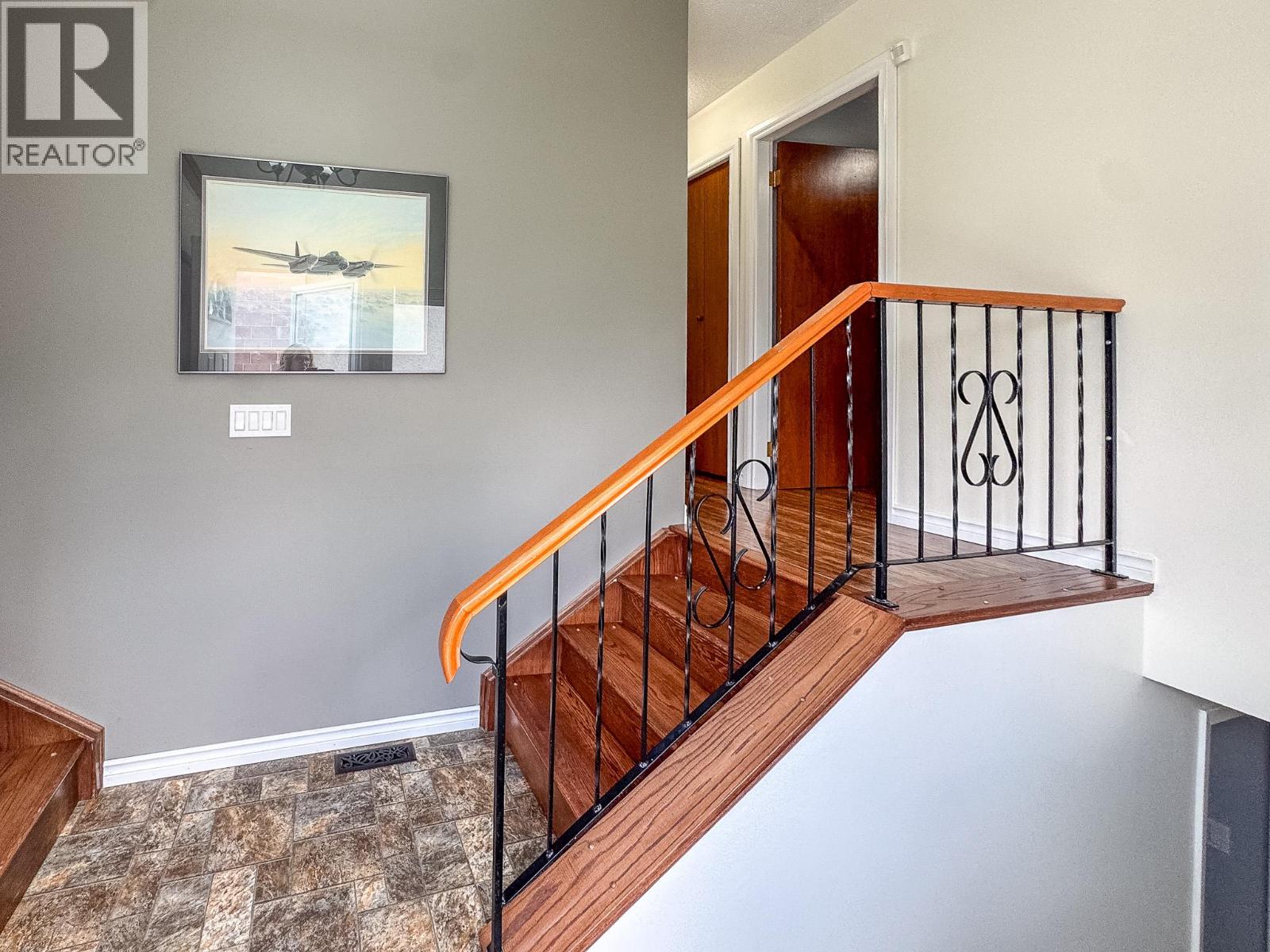 2001 7th Street S, Cranbrook, British Columbia  V1C 4L3 - Photo 5 - 10361332