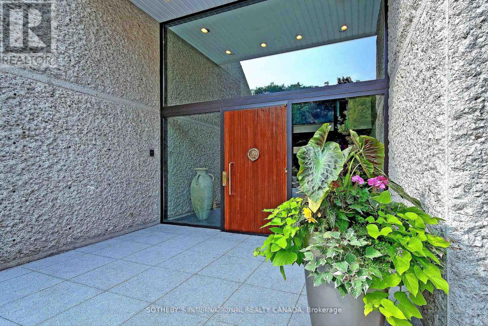 30 High Point Road, Toronto, Ontario  M3C 2R3 - Photo 6 - C12374710