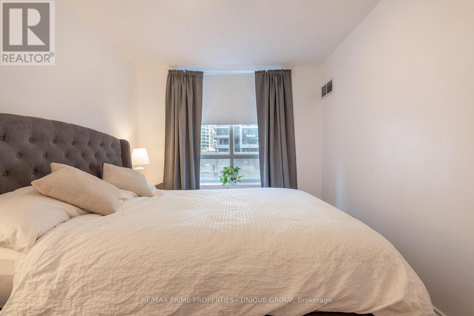211 - 188 Redpath Avenue, Toronto, Ontario  M4P 3J2 - Photo 17 - C12374714