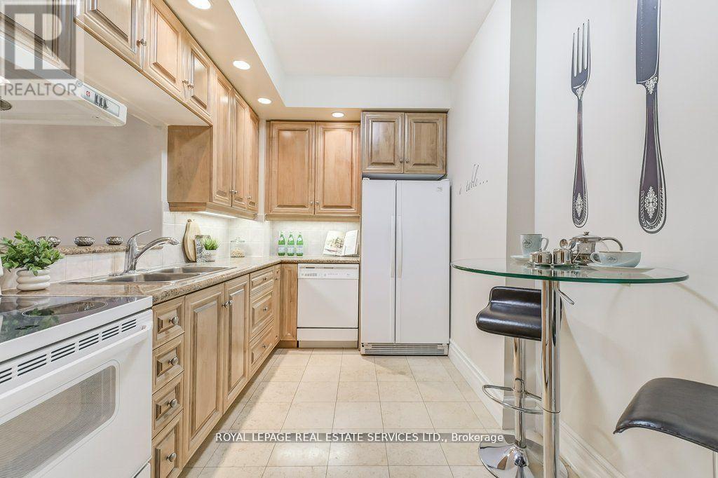 209 - 10 Old York Mills Road, Toronto, Ontario  M2P 2G9 - Photo 12 - C12374731