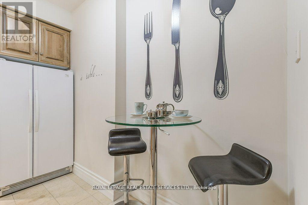 209 - 10 Old York Mills Road, Toronto, Ontario  M2P 2G9 - Photo 13 - C12374731