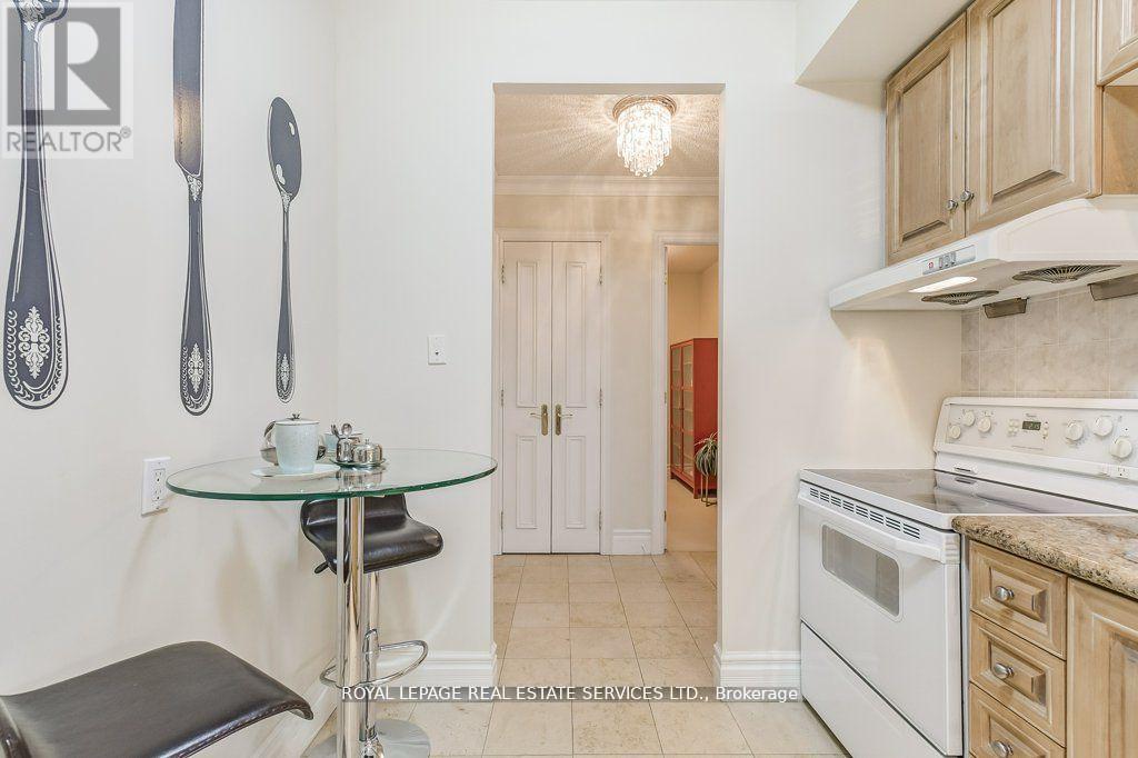 209 - 10 Old York Mills Road, Toronto, Ontario  M2P 2G9 - Photo 14 - C12374731