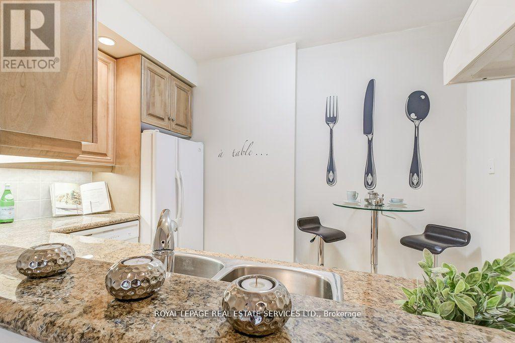 209 - 10 Old York Mills Road, Toronto, Ontario  M2P 2G9 - Photo 17 - C12374731