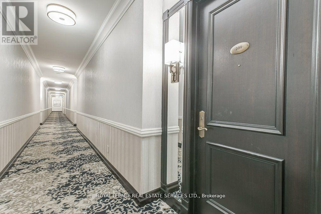 209 - 10 Old York Mills Road, Toronto, Ontario  M2P 2G9 - Photo 3 - C12374731