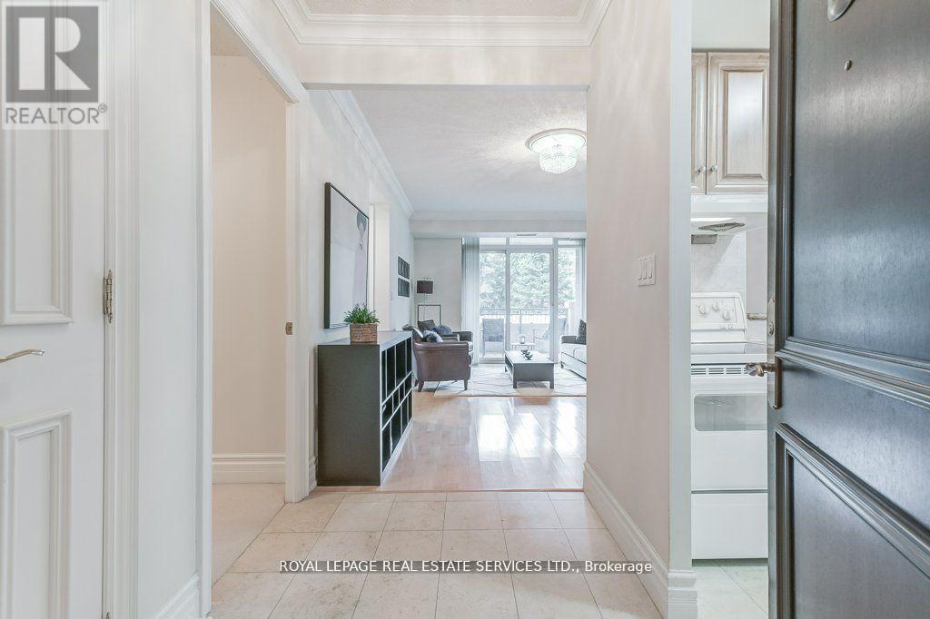 209 - 10 Old York Mills Road, Toronto, Ontario  M2P 2G9 - Photo 4 - C12374731