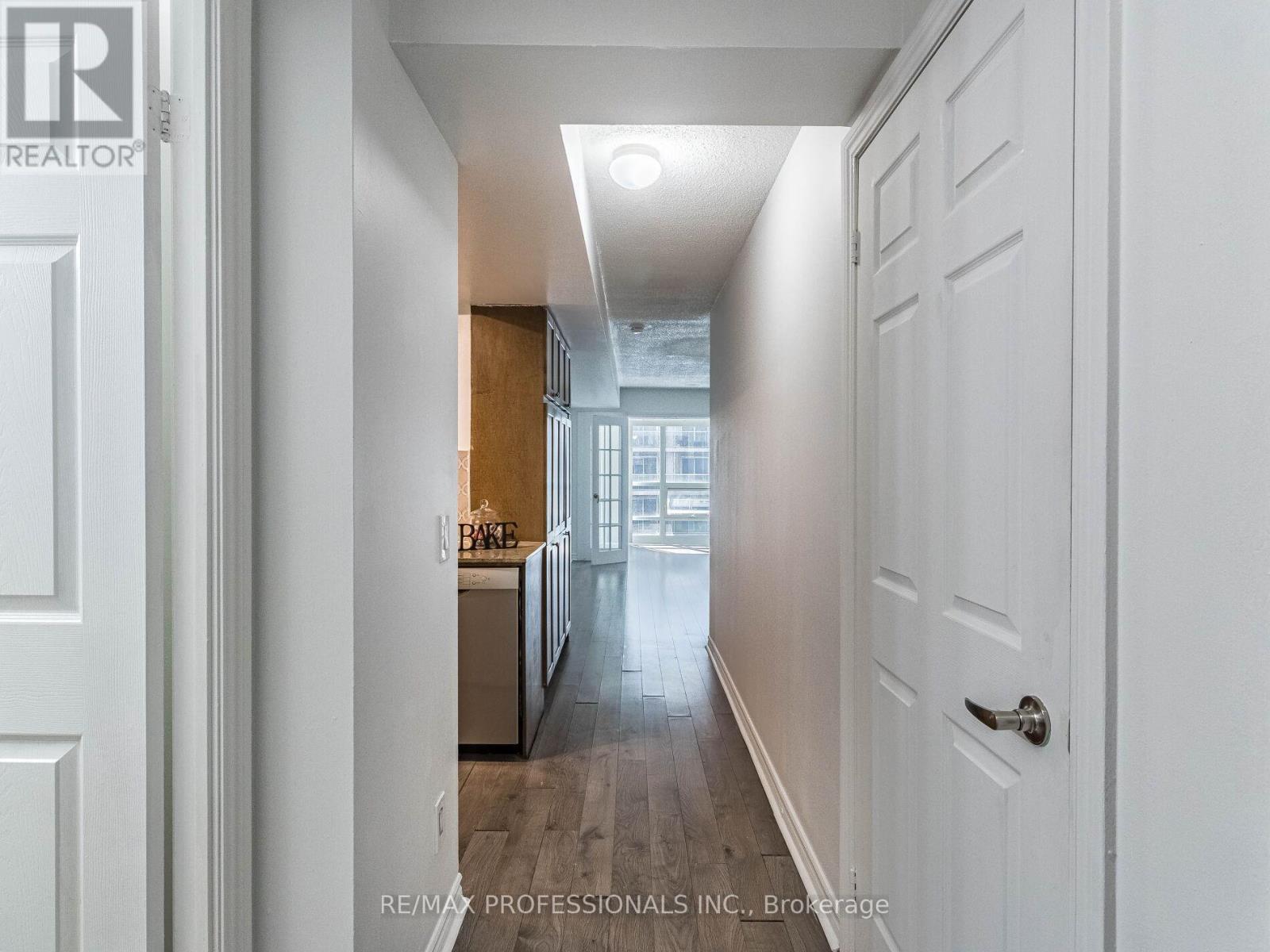 707 - 763 Bay Street, Toronto, Ontario  M5G 2R3 - Photo 4 - C12374769