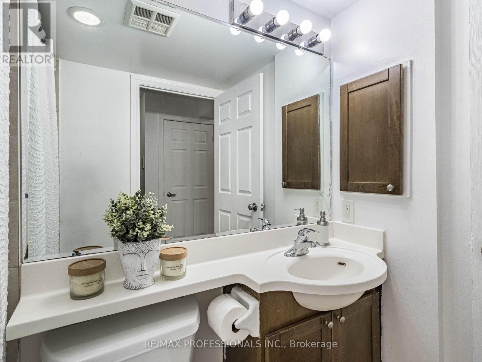 707 - 763 Bay Street, Toronto, Ontario  M5G 2R3 - Photo 7 - C12374769
