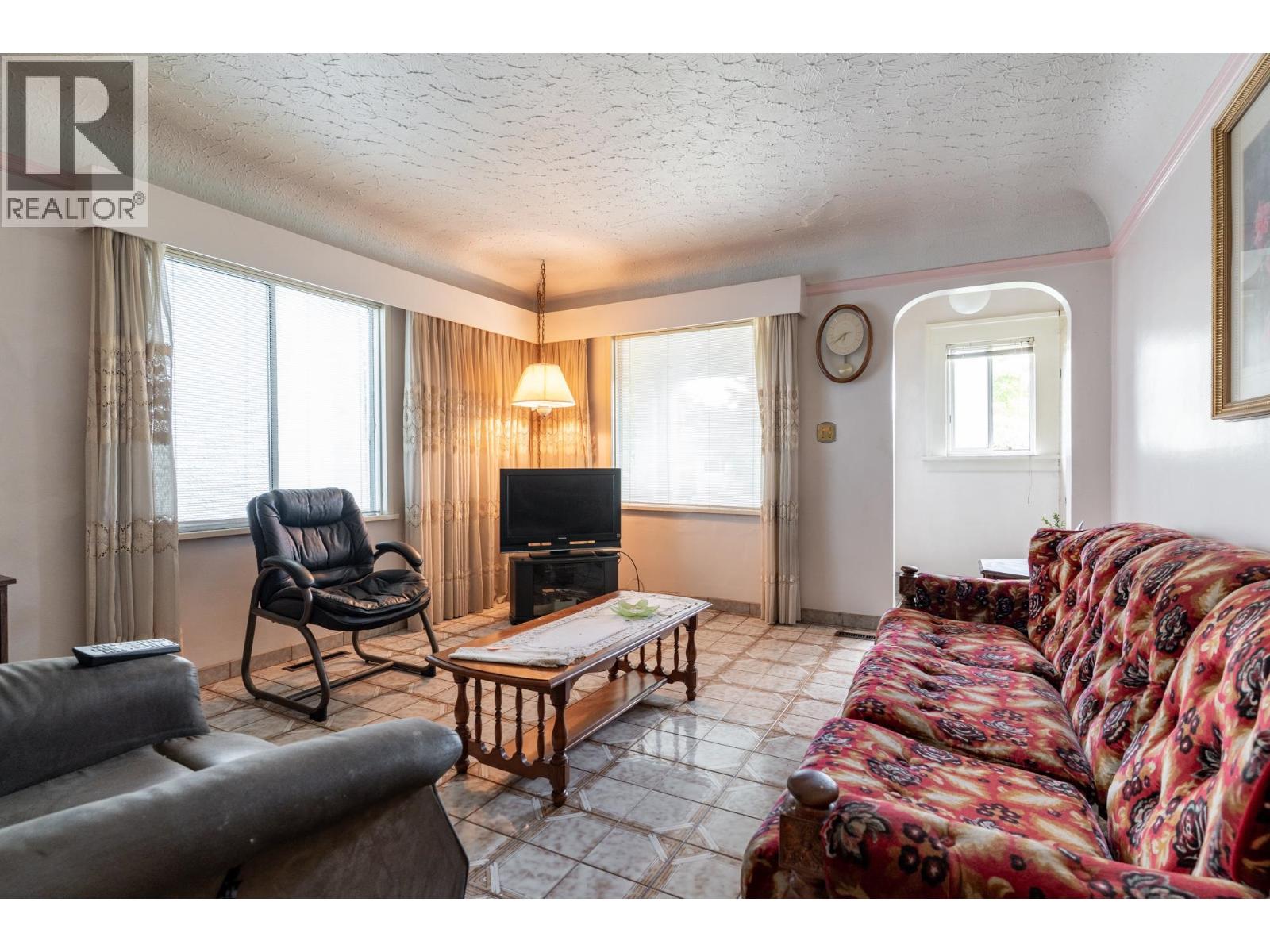 2724 Charles Street, Vancouver, British Columbia  V5K 3A7 - Photo 3 - R3042078