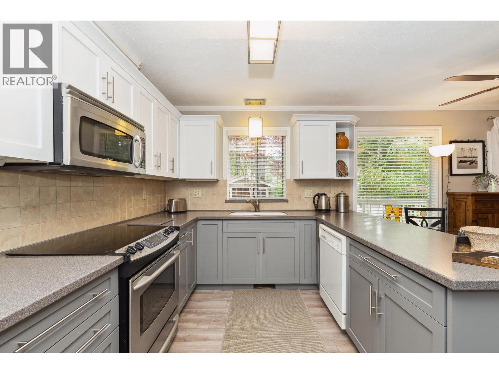 4728 Underwood Avenue, North Vancouver, British Columbia  V7K 3A8 - Photo 12 - R3042104