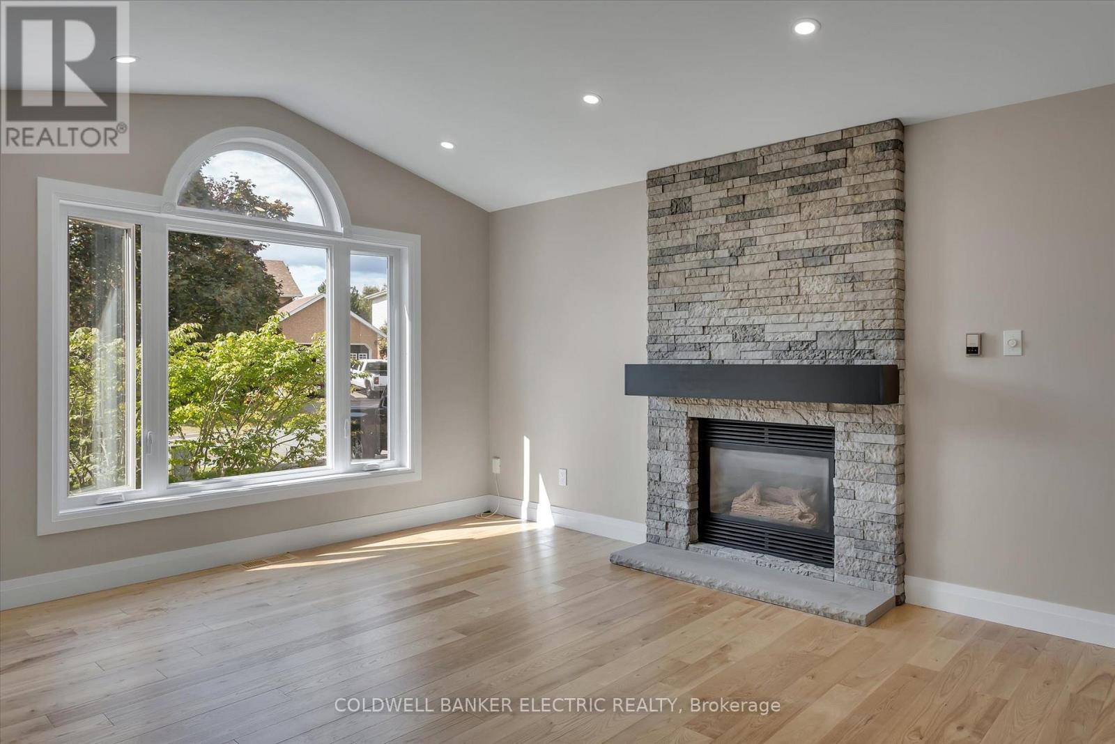 2225 Lorraine Drive, Peterborough, Ontario  K9L 1Y6 - Photo 2 - X12374870