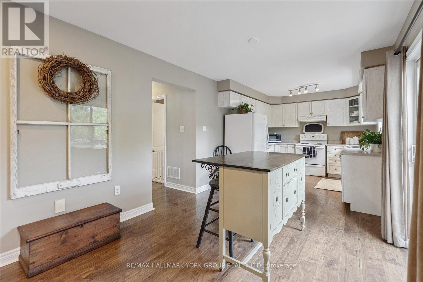 340 King Street E, East Gwillimbury, Ontario  L0G 1M0 - Photo 14 - N12374680