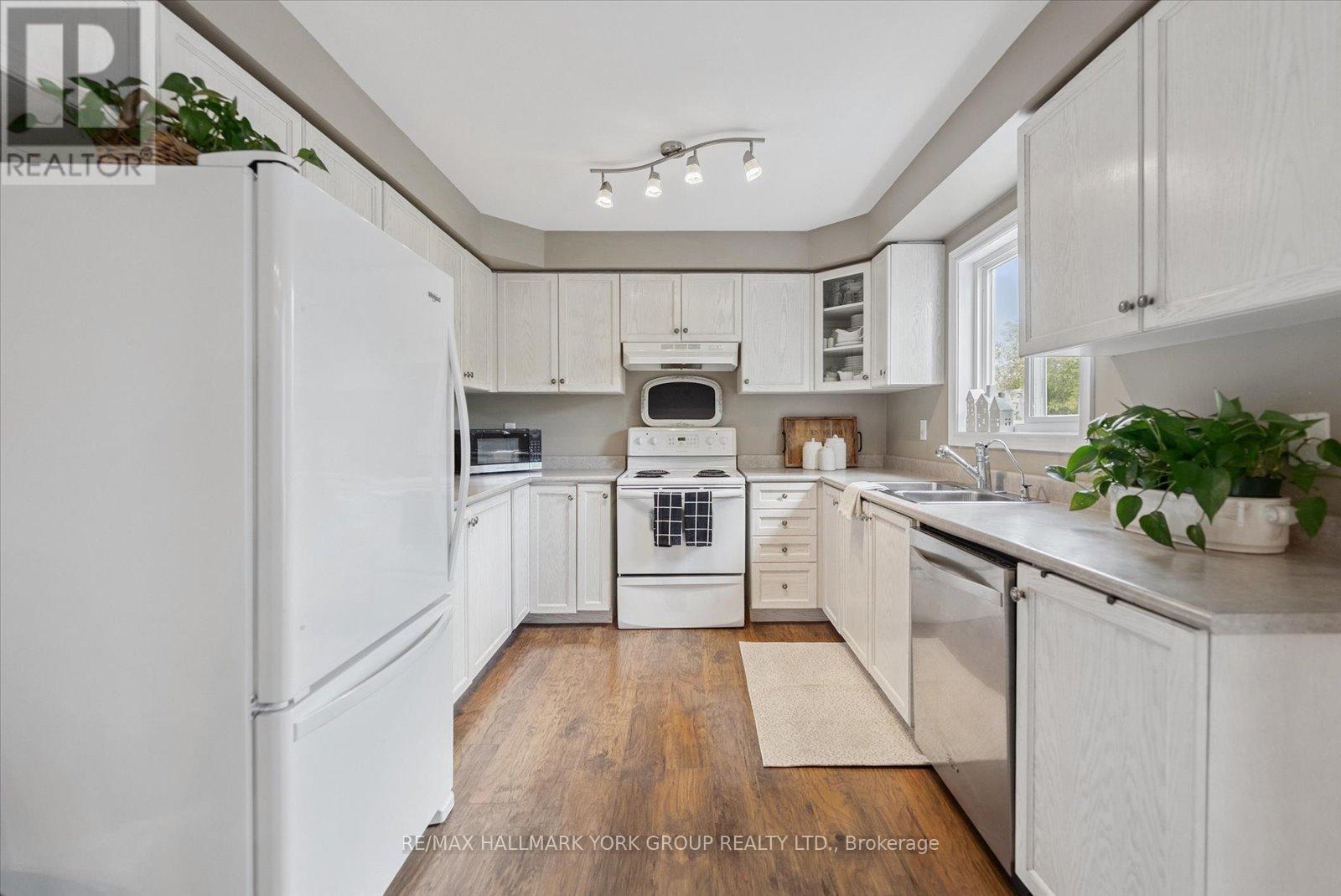 340 King Street E, East Gwillimbury, Ontario  L0G 1M0 - Photo 15 - N12374680
