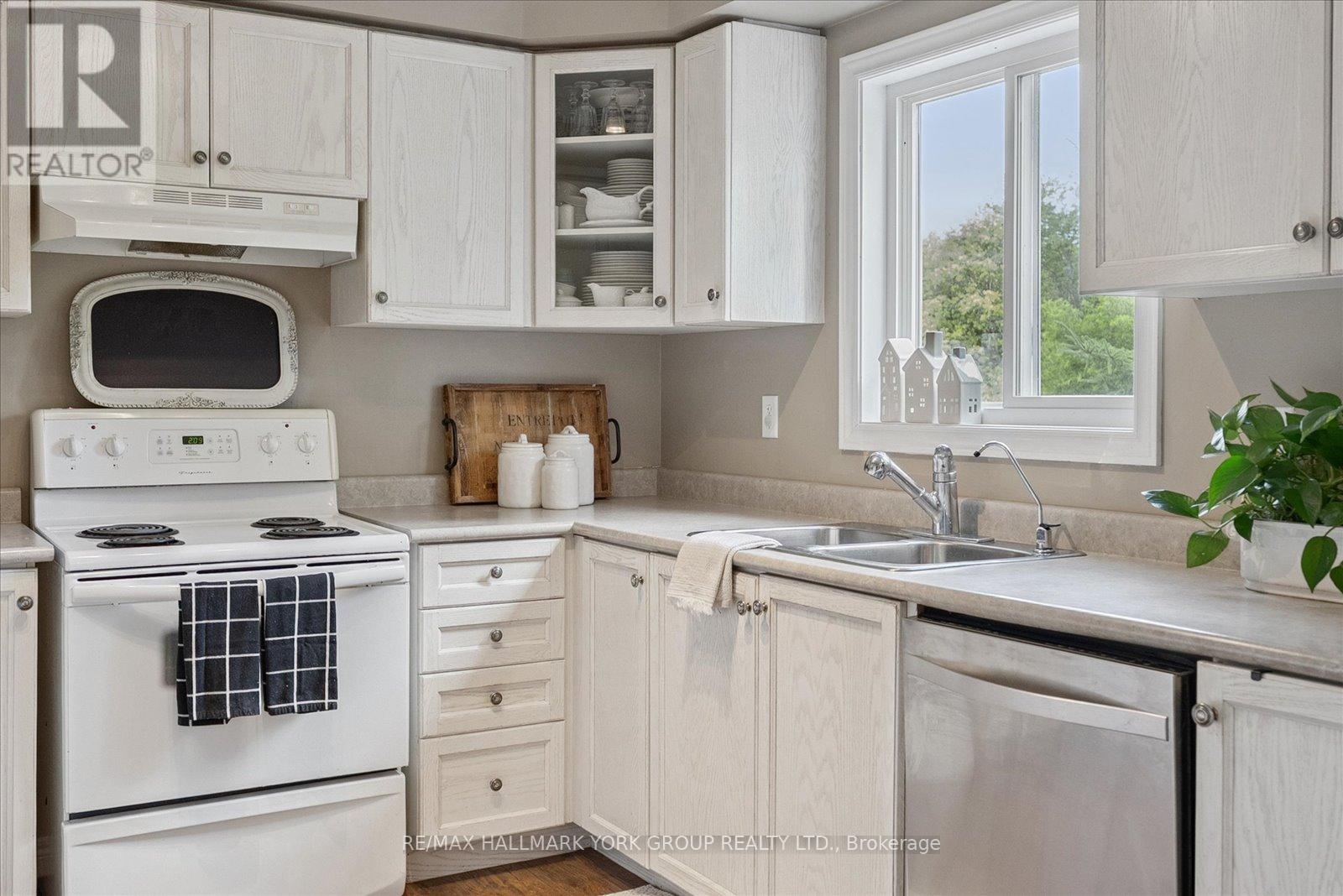 340 King Street E, East Gwillimbury, Ontario  L0G 1M0 - Photo 17 - N12374680