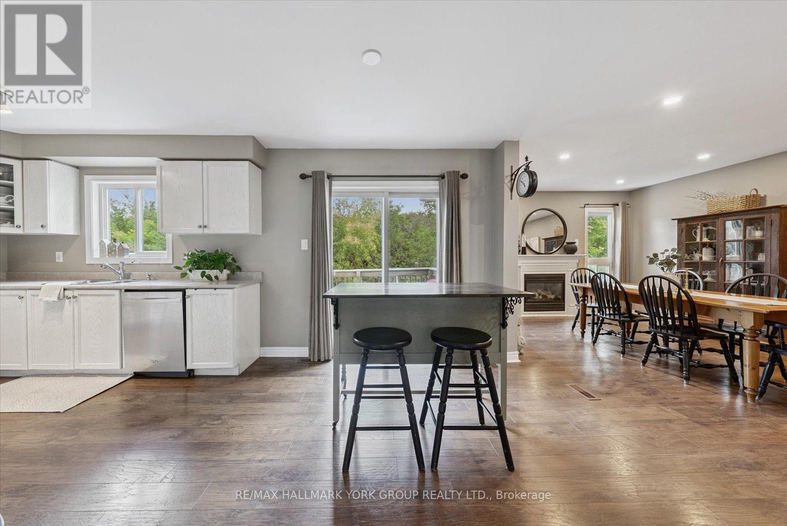 340 King Street E, East Gwillimbury, Ontario  L0G 1M0 - Photo 19 - N12374680