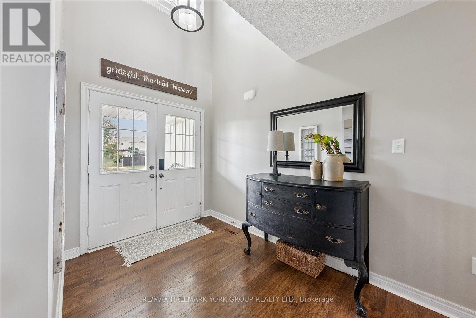 340 King Street E, East Gwillimbury, Ontario  L0G 1M0 - Photo 4 - N12374680
