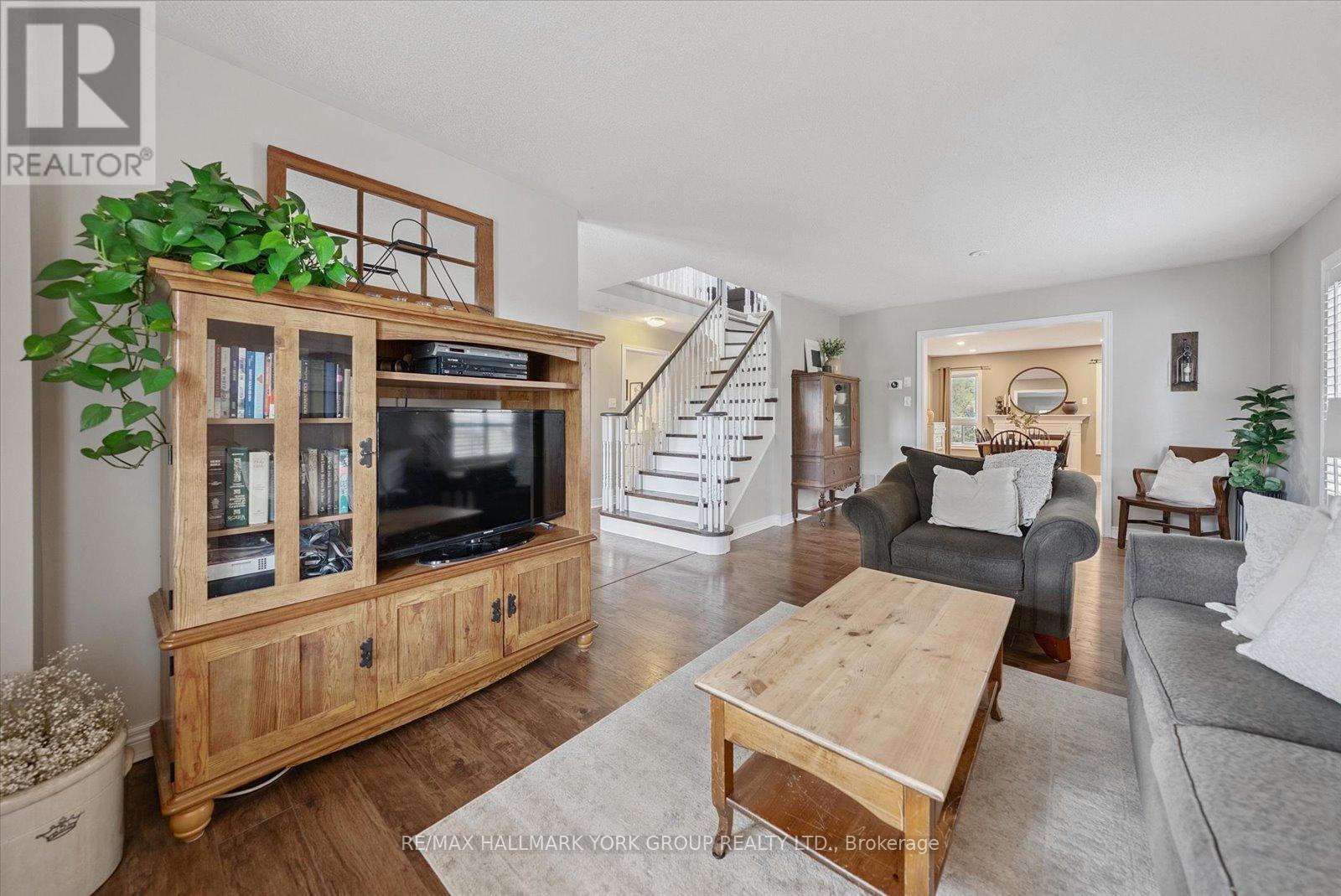 340 King Street E, East Gwillimbury, Ontario  L0G 1M0 - Photo 8 - N12374680