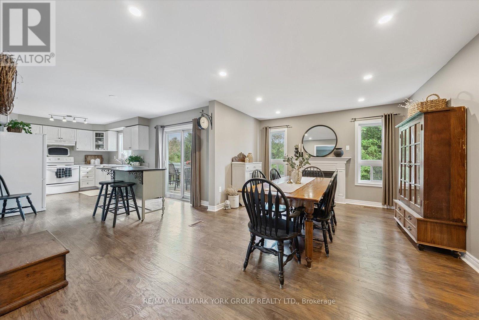 340 King Street E, East Gwillimbury, Ontario  L0G 1M0 - Photo 9 - N12374680