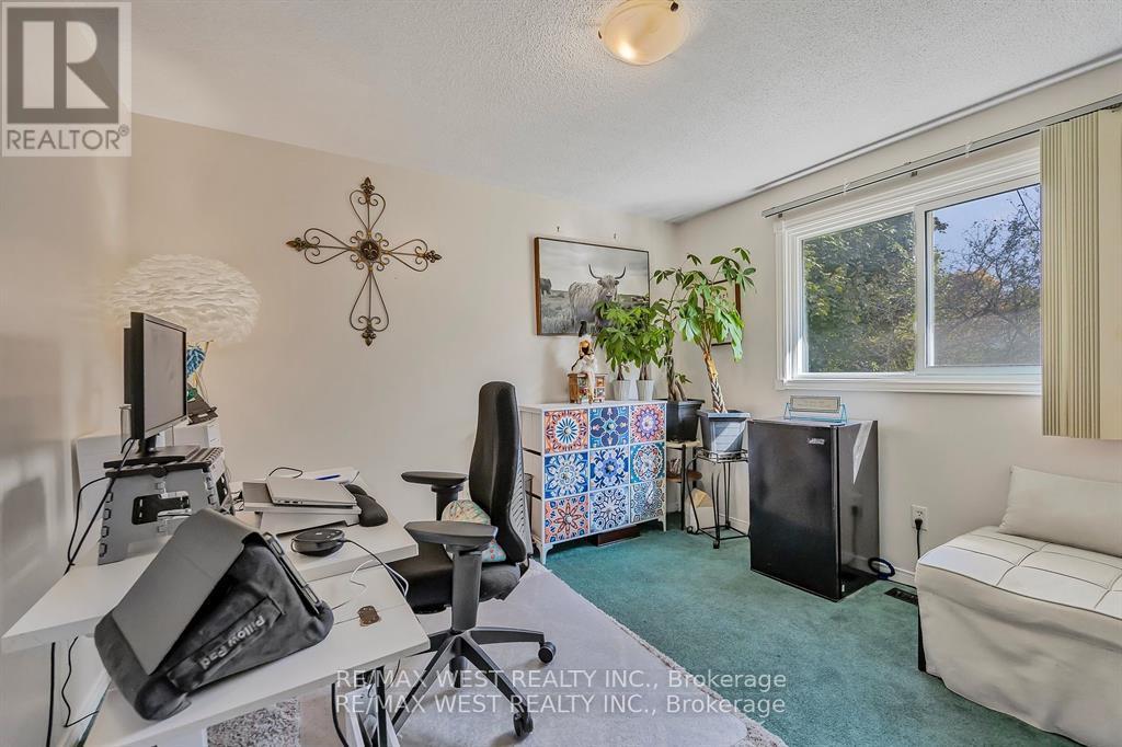 230 Browning Trail, Barrie, Ontario  L4N 5J7 - Photo 18 - S12374766