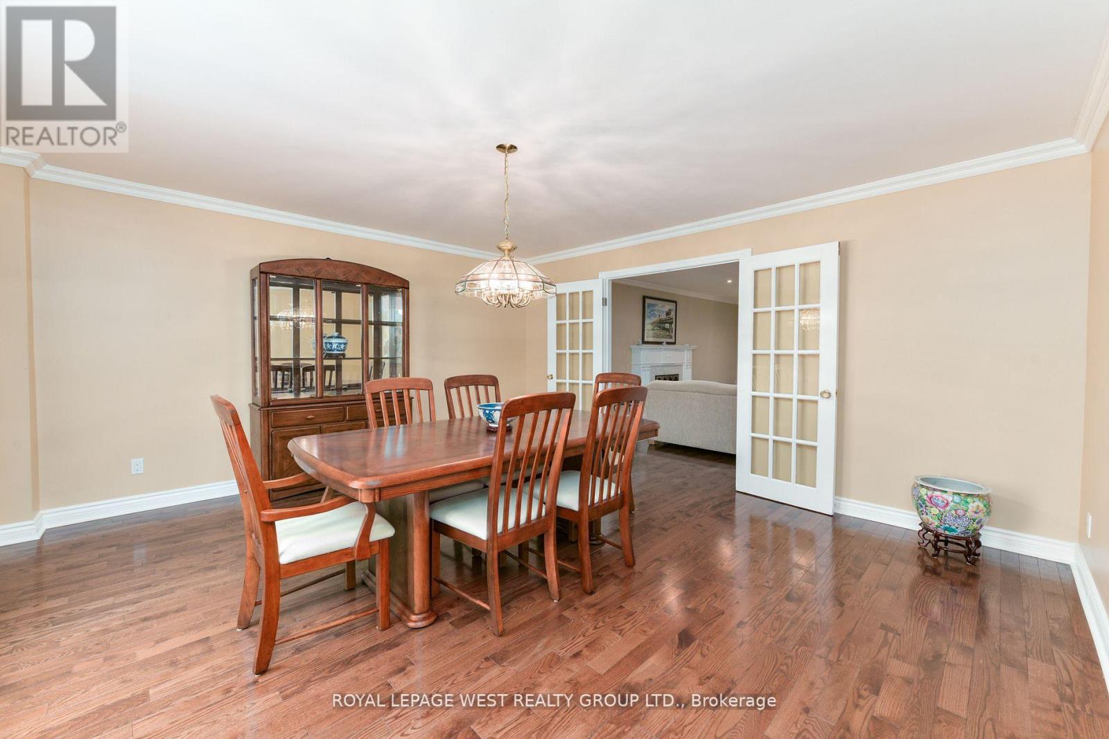 1745 Bridewell Court, Mississauga, Ontario  L5L 3R7 - Photo 13 - W12374732