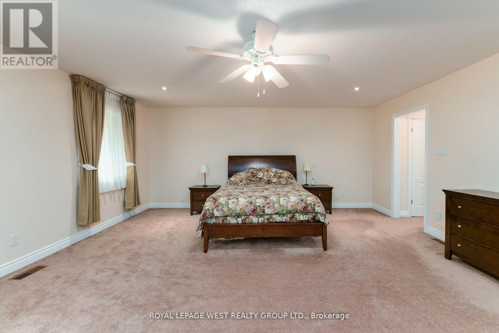 1745 Bridewell Court, Mississauga, Ontario  L5L 3R7 - Photo 17 - W12374732