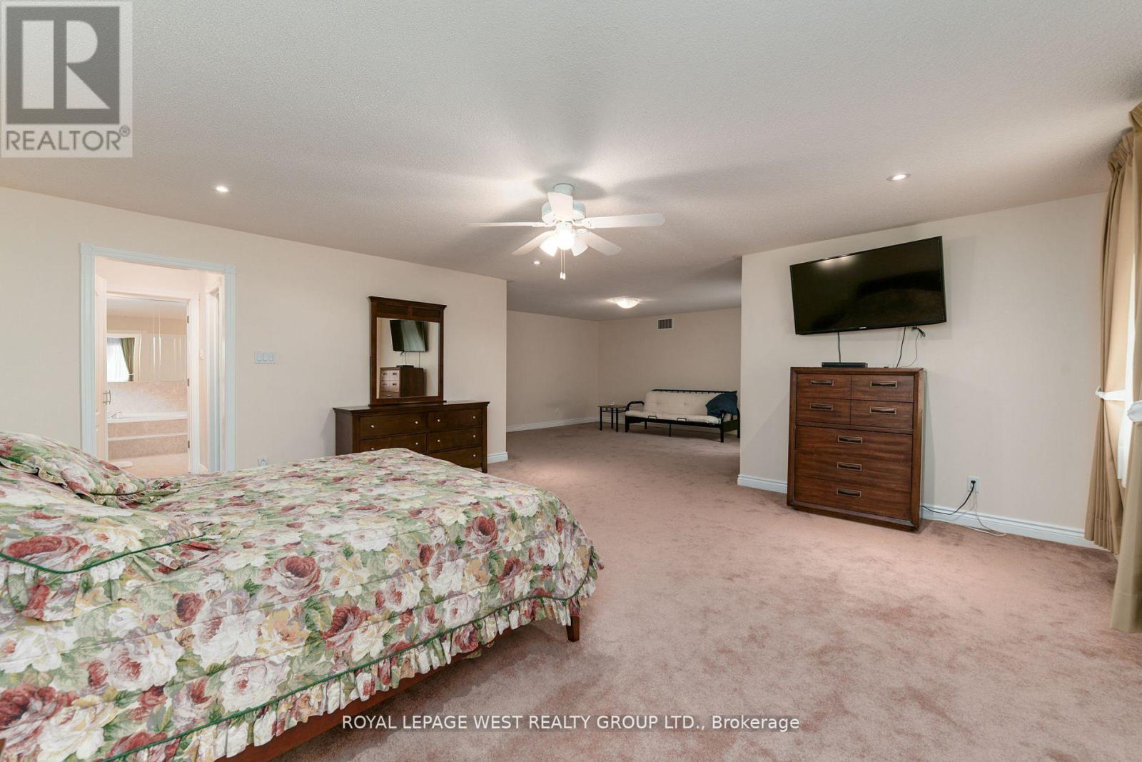 1745 Bridewell Court, Mississauga, Ontario  L5L 3R7 - Photo 18 - W12374732