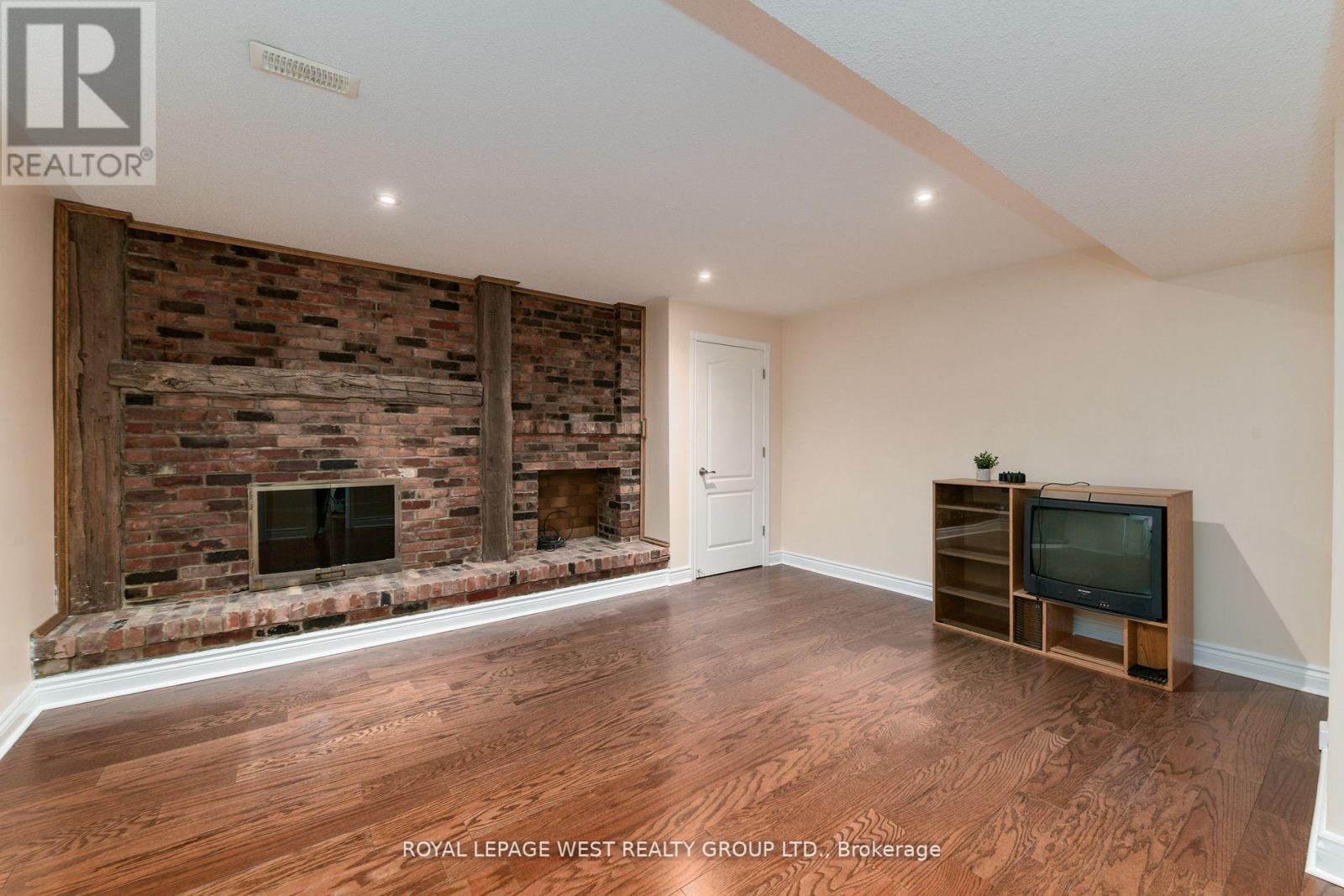 1745 Bridewell Court, Mississauga, Ontario  L5L 3R7 - Photo 26 - W12374732