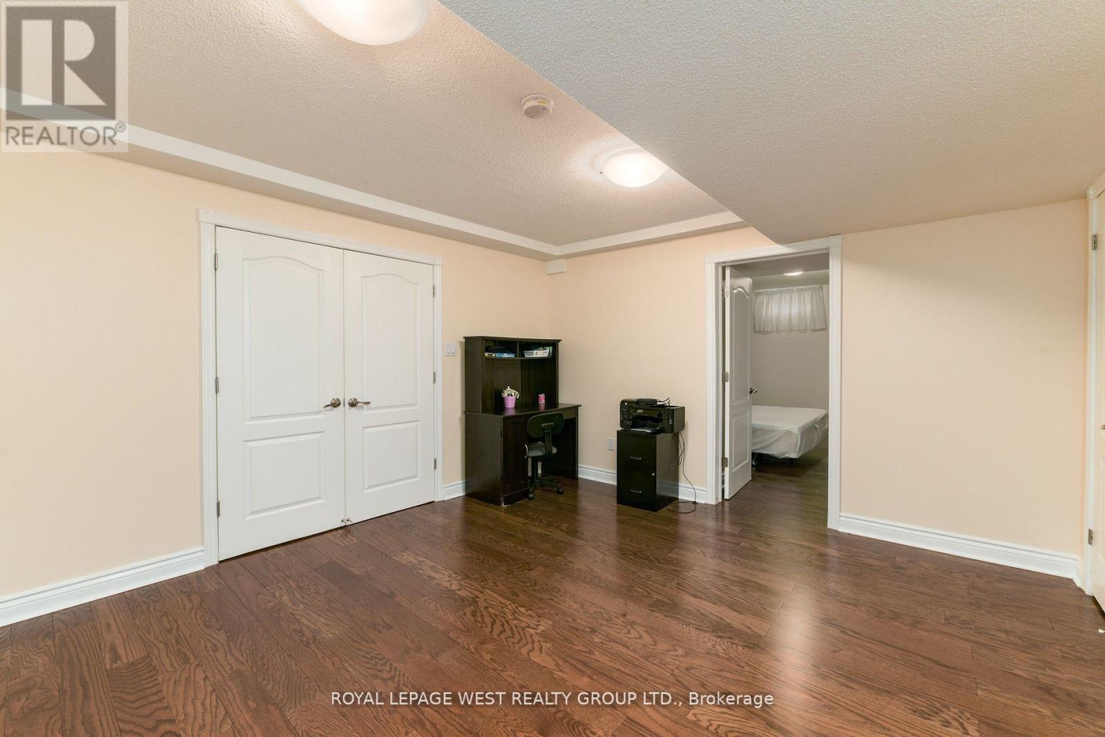 1745 Bridewell Court, Mississauga, Ontario  L5L 3R7 - Photo 30 - W12374732