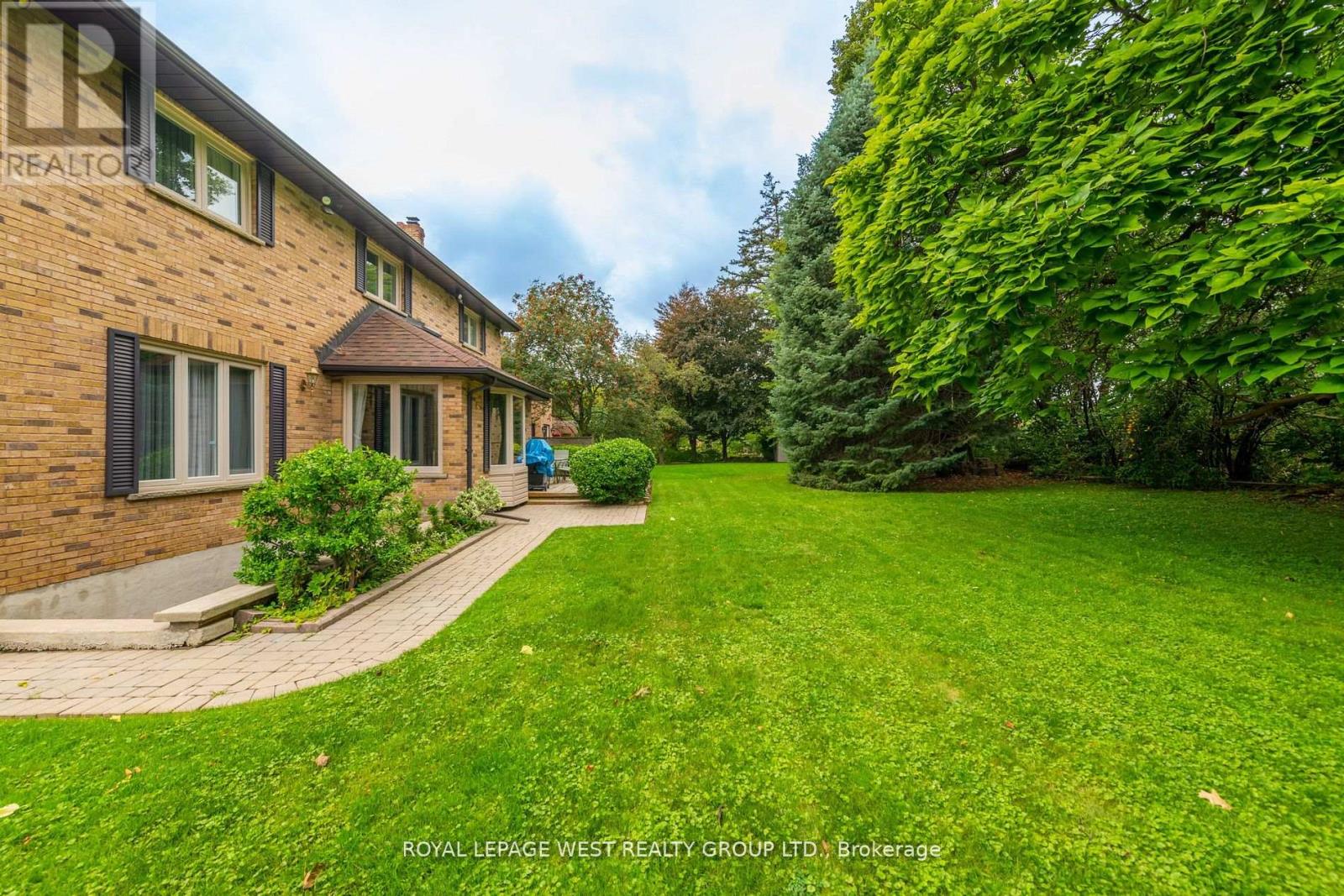 1745 Bridewell Court, Mississauga, Ontario  L5L 3R7 - Photo 34 - W12374732