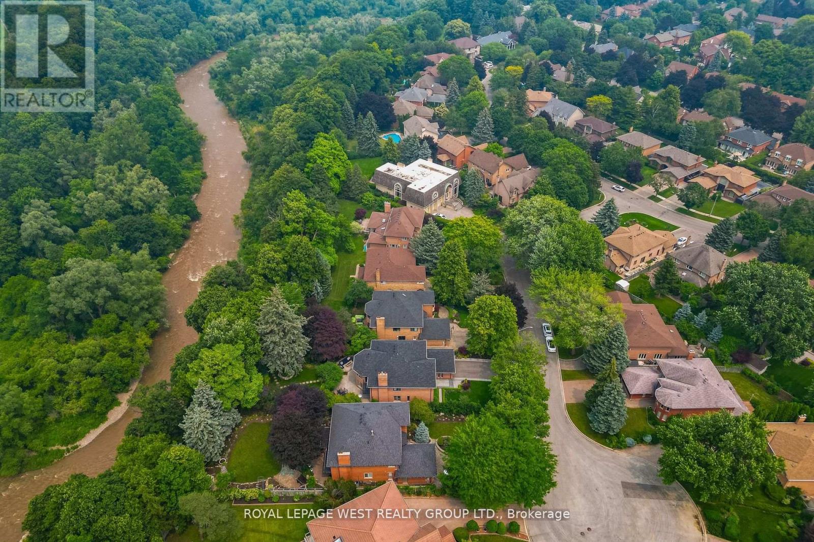 1745 Bridewell Court, Mississauga, Ontario  L5L 3R7 - Photo 37 - W12374732