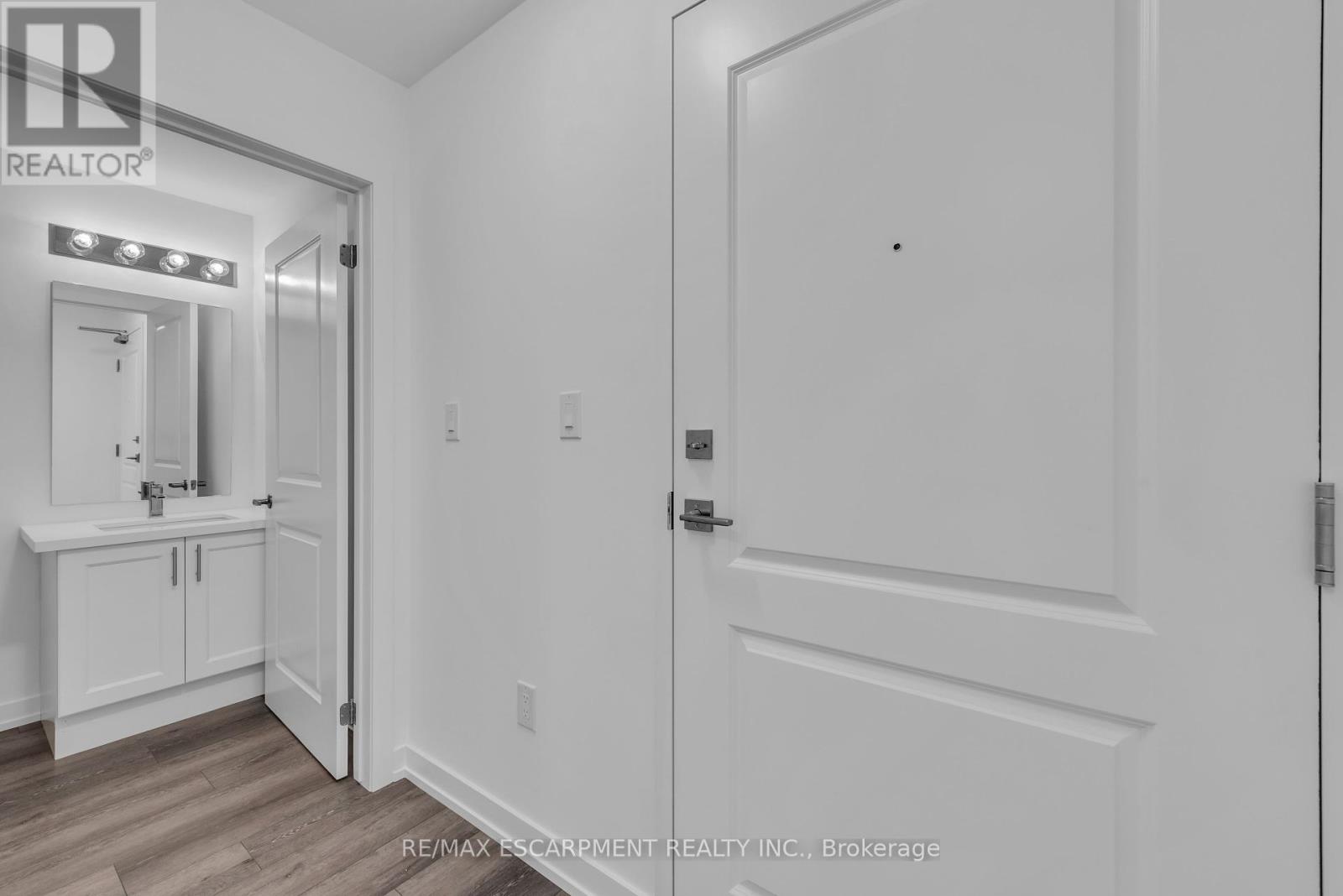 220 - 470 Dundas Street E, Hamilton, Ontario  L0R 2H4 - Photo 12 - X12374653