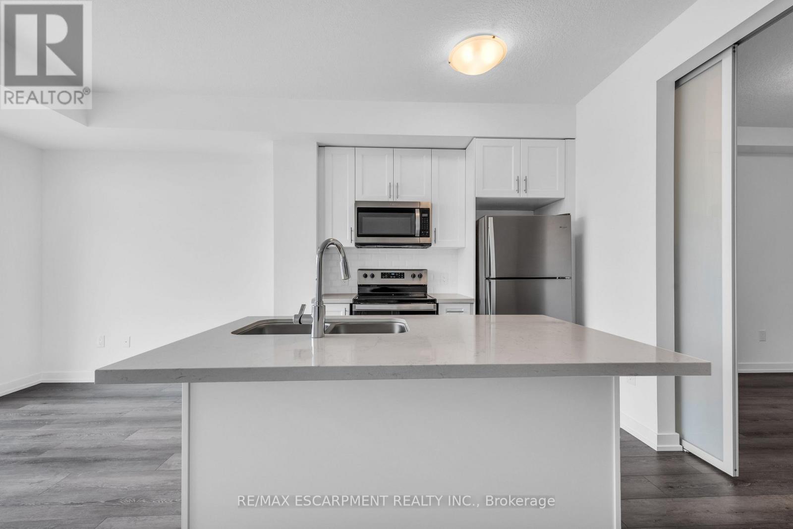 220 - 470 Dundas Street E, Hamilton, Ontario  L0R 2H4 - Photo 2 - X12374653