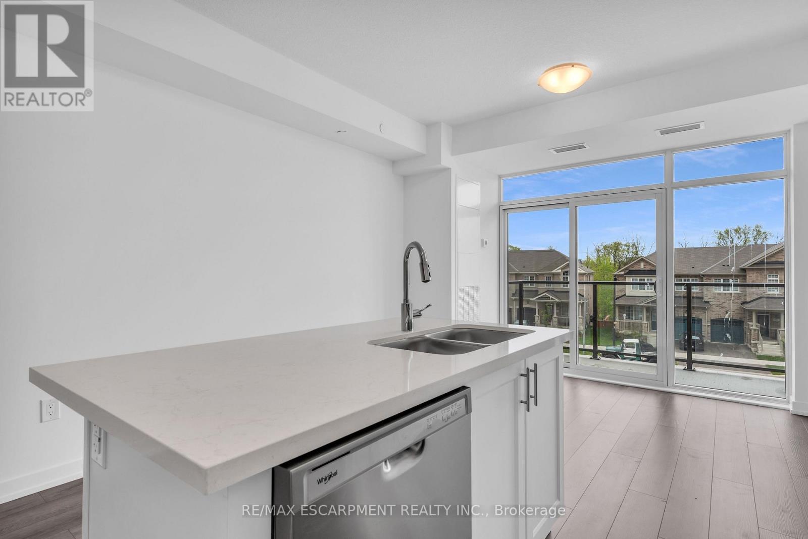 220 - 470 Dundas Street E, Hamilton, Ontario  L0R 2H4 - Photo 5 - X12374653