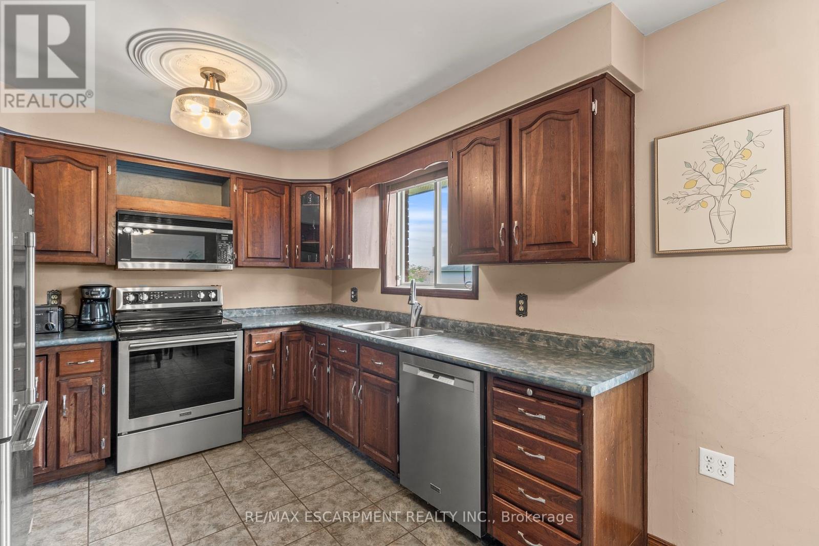 363 Fitch Street, Welland, Ontario  L3C 4W7 - Photo 12 - X12374685
