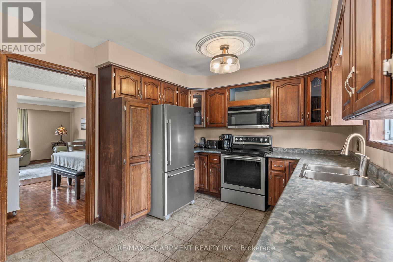 363 Fitch Street, Welland, Ontario  L3C 4W7 - Photo 13 - X12374685